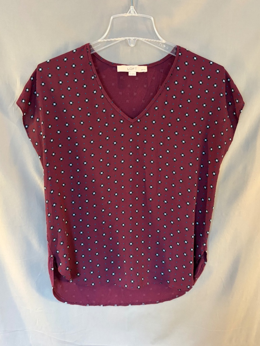 LOFT Petite Flutter Cap Sleeve Top, Wine color with Navy & Cream dots Size XXSP